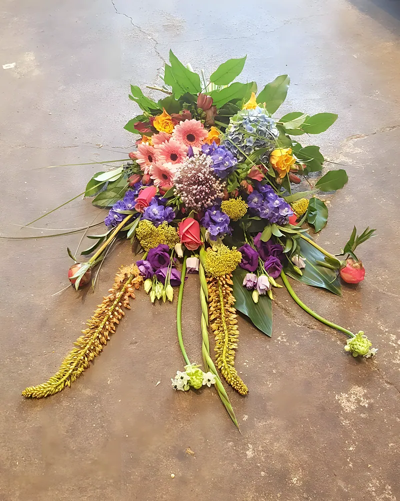 Zomerse kleuren rouwboeket
